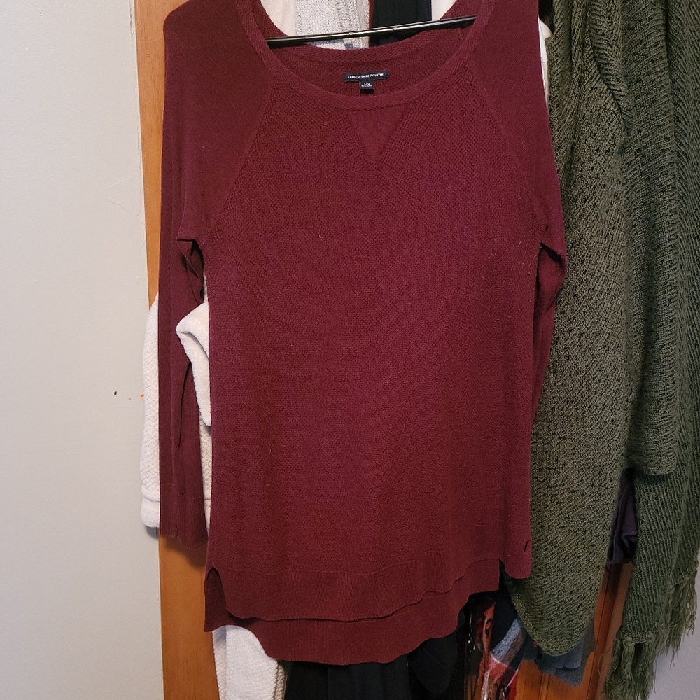 WOMENS AMERICAN EAGLE LIGHT WEIGHT SWEATER